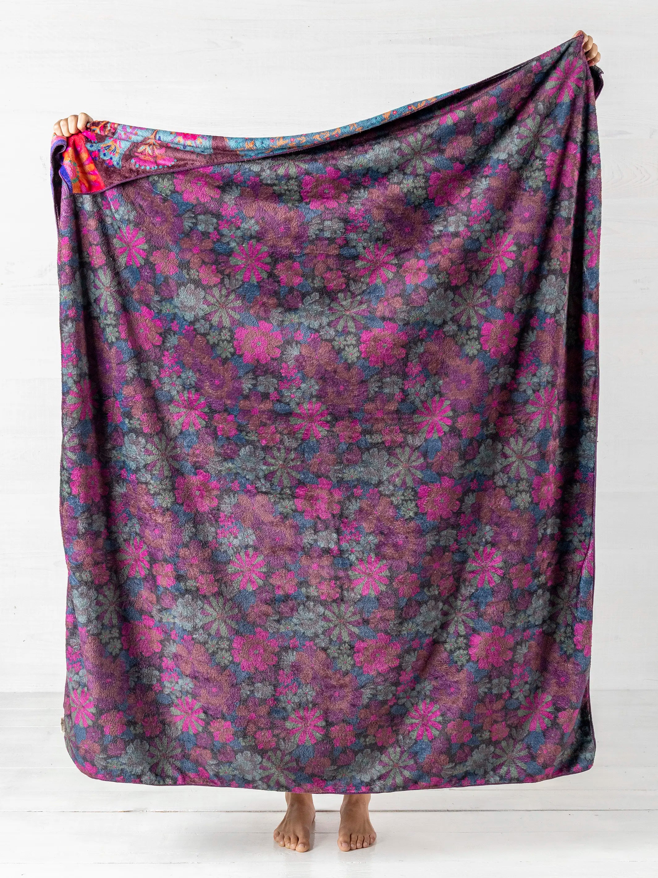 Double-Sided Cozy Throw Blanket - Magenta Birds - Image 2