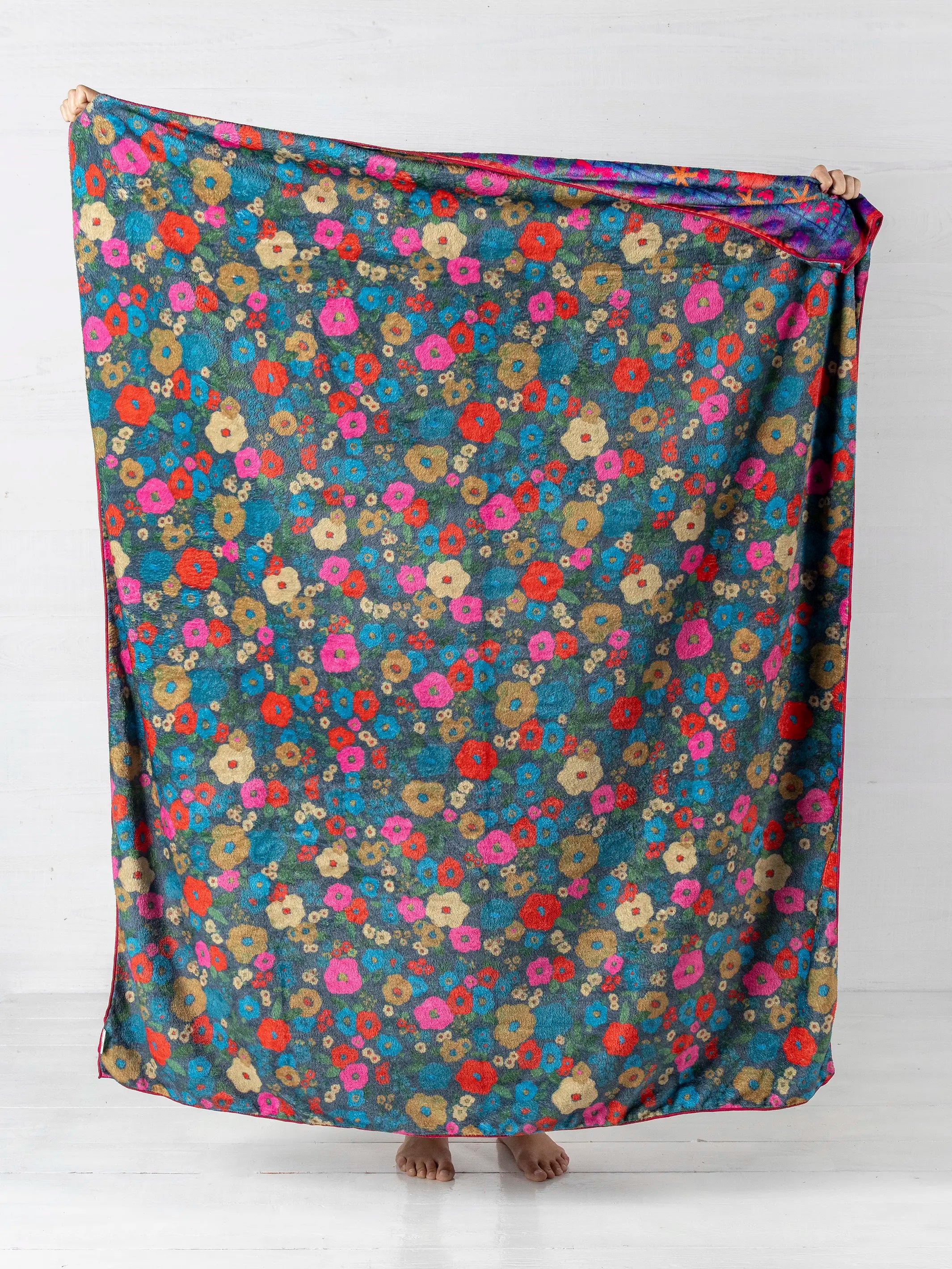 Double-Sided Cozy Throw Blanket - Pink Folk Flower - Image 3