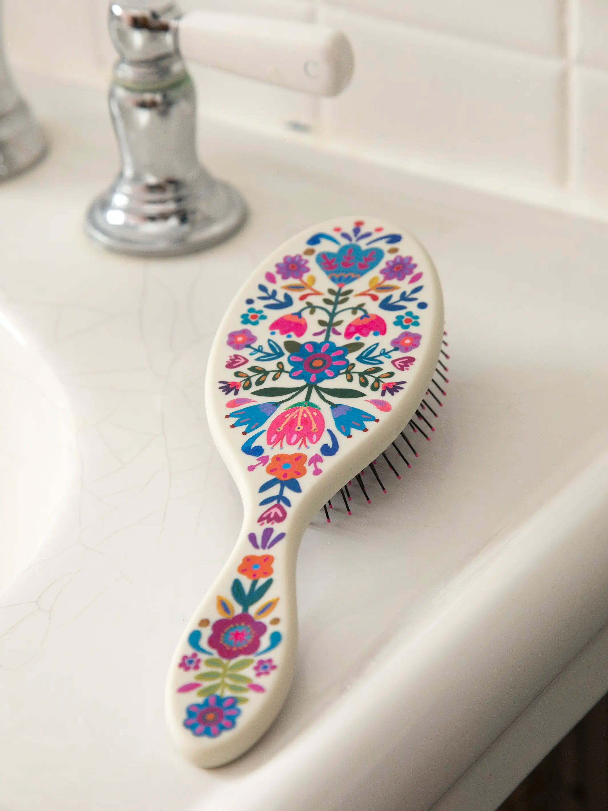 Wet / Dry Detangling Hairbrush - Cream - Image 2